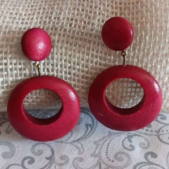 Vintage Red Dangle Circle Earrings - Picture 3 of 5
